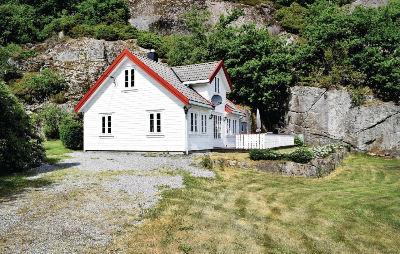 Cozy Home In Lyngdal With Kitchen Eksteriør billede