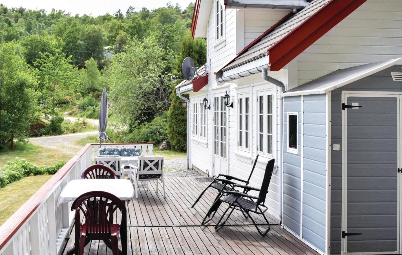 Cozy Home In Lyngdal With Kitchen Eksteriør billede