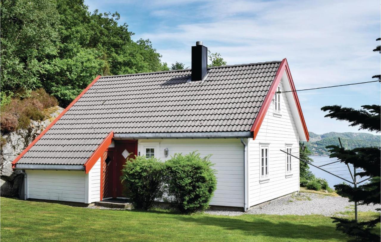 Cozy Home In Lyngdal With Kitchen Eksteriør billede