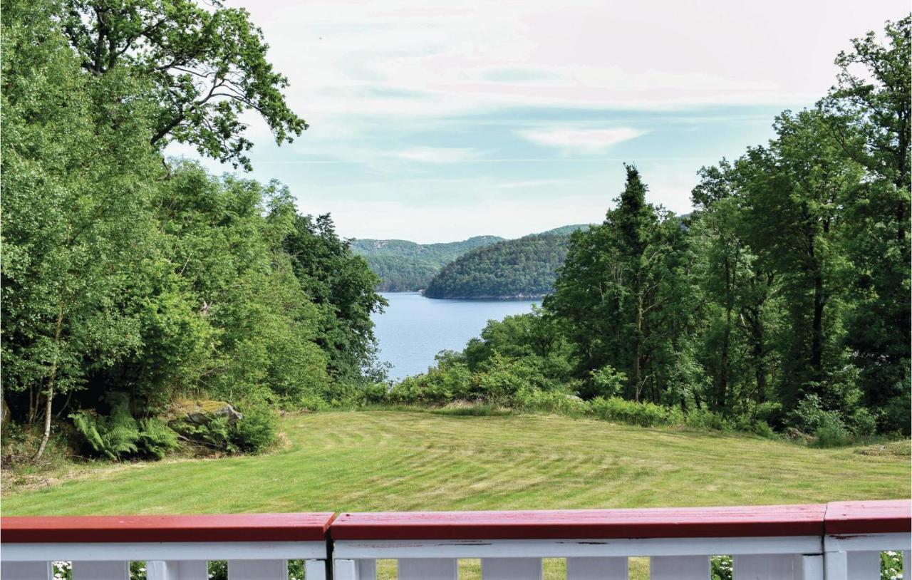 Cozy Home In Lyngdal With Kitchen Eksteriør billede