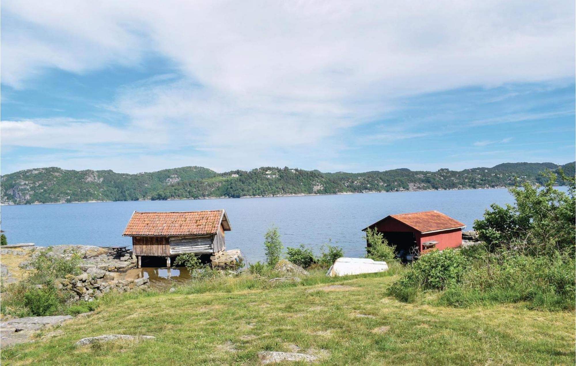 Cozy Home In Lyngdal With Kitchen Eksteriør billede